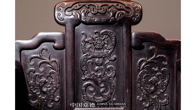 中國嘉德2019春拍精品導(dǎo)覽 | 從國內(nèi)第一次明清古家具展說起——記中國嘉德春拍之紫檀有束腰三屏風(fēng)式扶手椅成對(duì)
