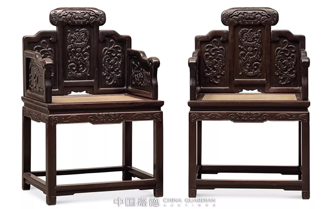 中國嘉德2019春拍精品導(dǎo)覽 | 從國內(nèi)第一次明清古家具展說起——記中國嘉德春拍之紫檀有束腰三屏風(fēng)式扶手椅成對(duì)