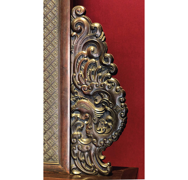 中國嘉德2019春拍精品導(dǎo)覽 | 從國內(nèi)第一次明清古家具展說起——記中國嘉德春拍之紫檀有束腰三屏風(fēng)式扶手椅成對(duì)