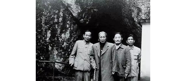 中國(guó)嘉德2019春拍精品導(dǎo)覽 | 氤氳沉郁，氣象萬(wàn)千——陸儼少致劉旦宅《山水冊(cè)》