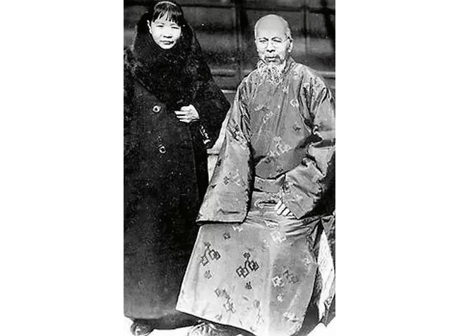 中國嘉德2019春拍精品導(dǎo)覽 | 寶姬存玩——齊白石致胡寶珠墨筆花鳥冊